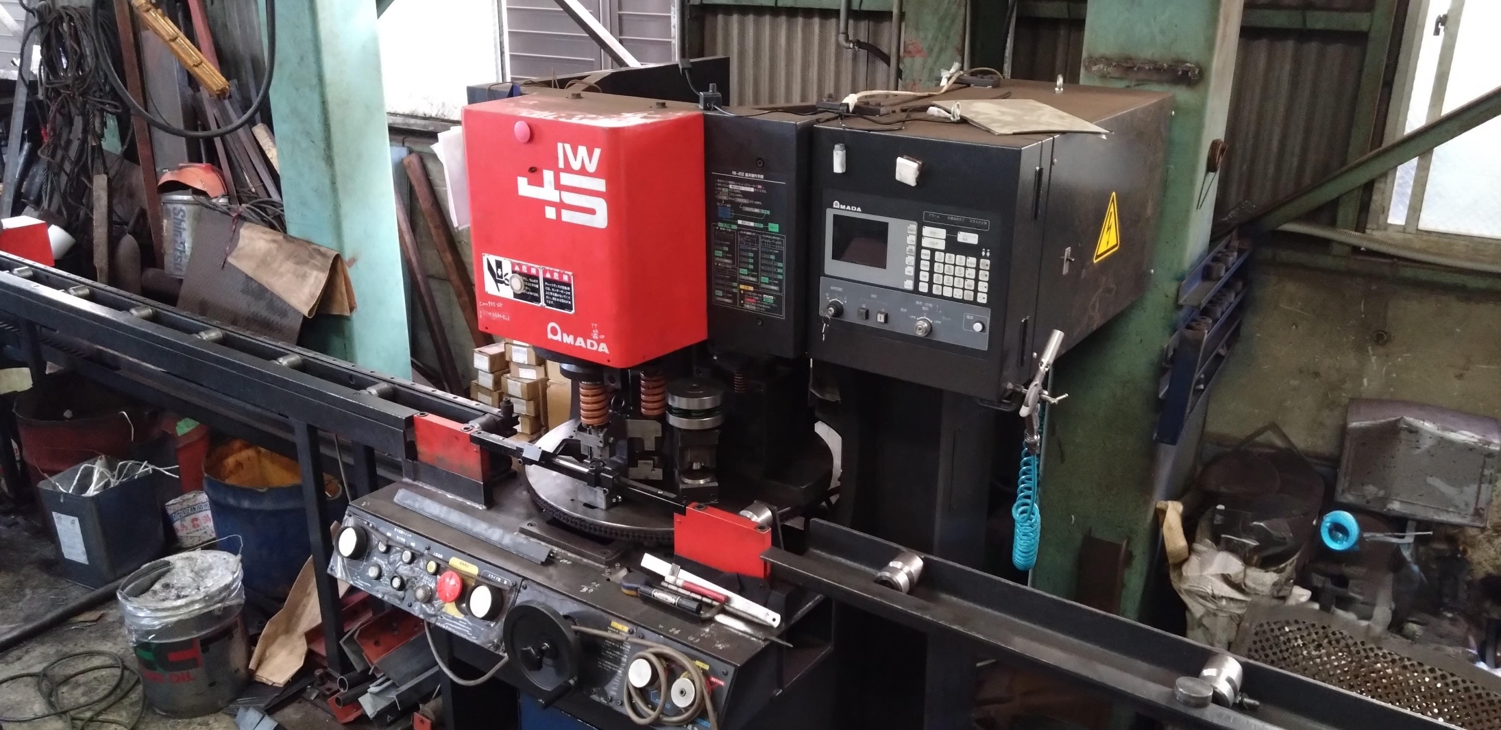 寸法切･穴加工機(アマダ IW-45Ⅱ)
