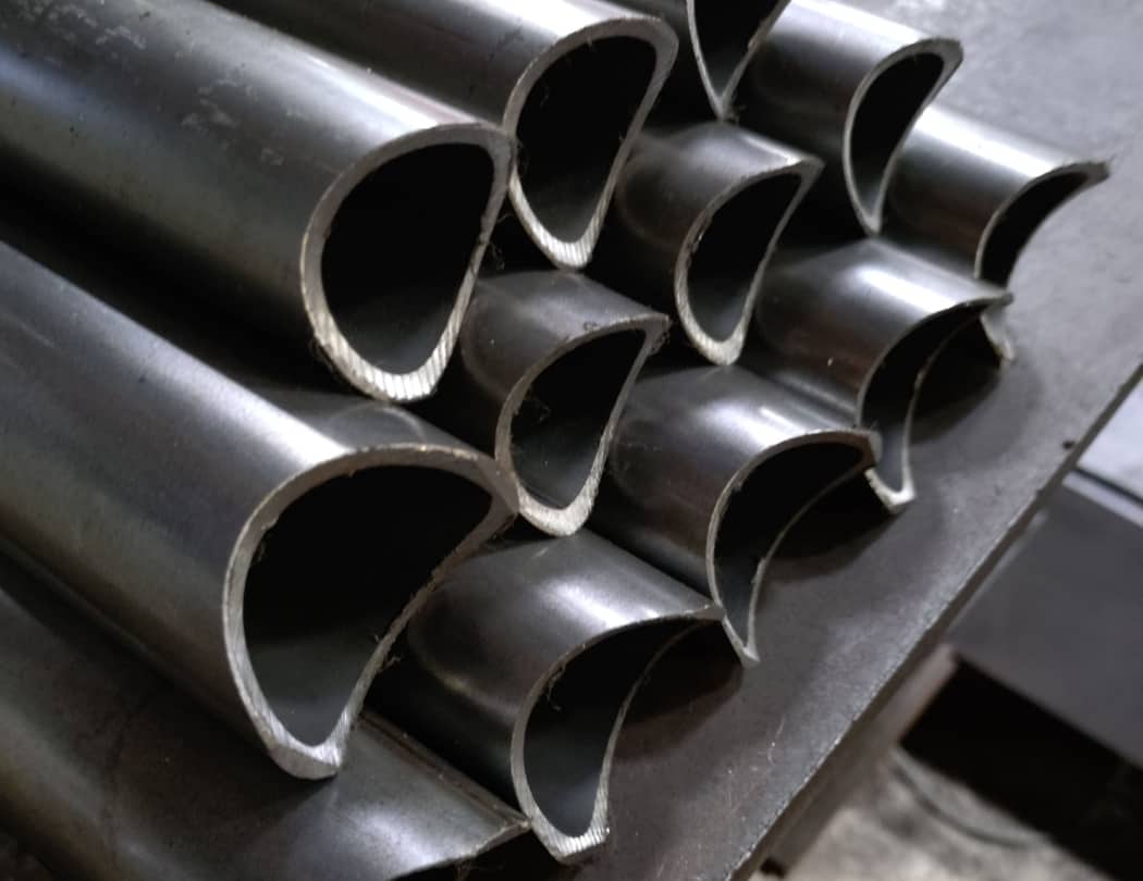 パイプえぐり加工機の加工例